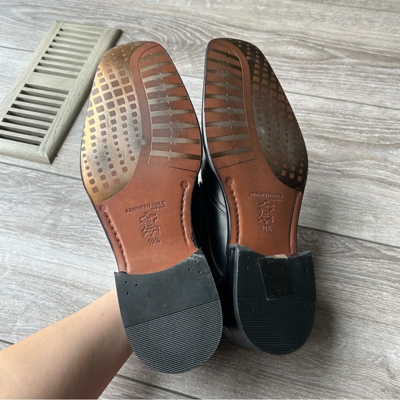 Kenneth Cole Black Leather Square Tod Tassel Loafer - Picture 15 of 16